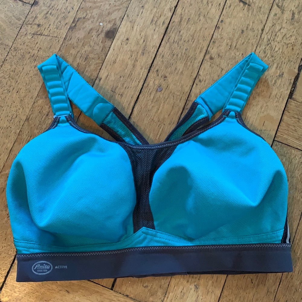 Sports bra